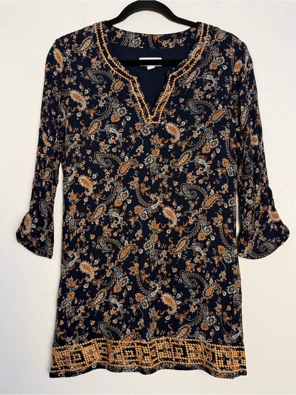 Magnolia Grace Women Medium Crinkle Knit Top Black/Orange Paisley Artsy Boho